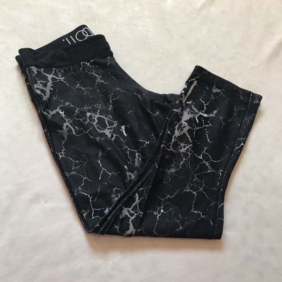 Nike Pants - Nike | Cropped Leggings